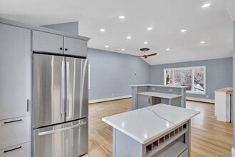 33 Gaines St in Huntington, NY - Building Photo - Building Photo