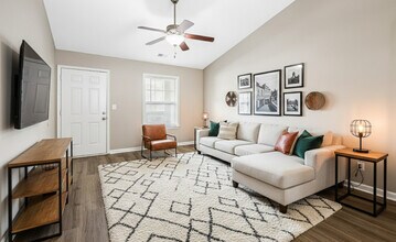 Meadow Creek Townhomes in Concord, NC - Building Photo - Building Photo