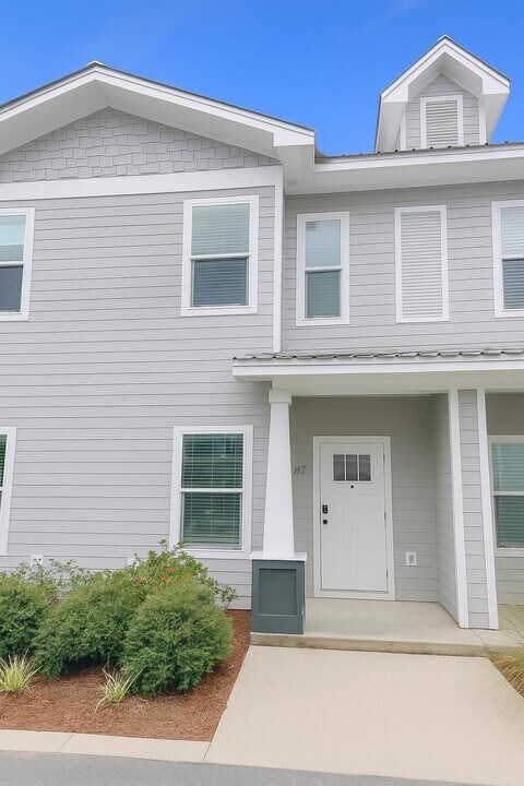 147 N Sand Palm Rd in Freeport, FL - Building Photo