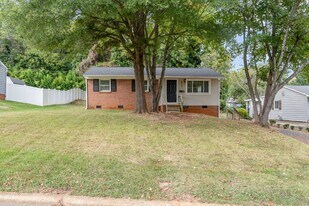 815 Norwood Dr in Charlotte, NC - Building Photo