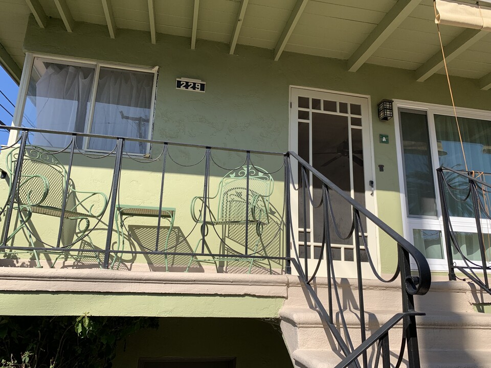 229 Coronado Ave in Long Beach, CA - Foto de edificio