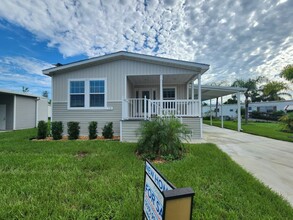 79 Gazelle Dr in North Fort Myers, FL - Foto de edificio - Building Photo