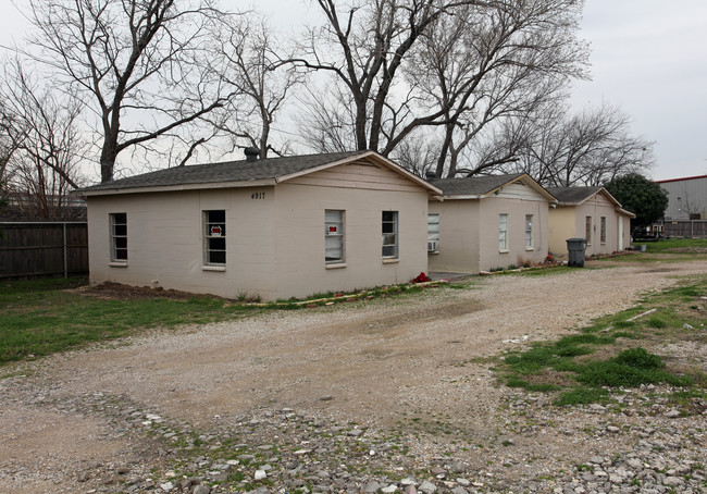 4913-4917 Peachtree Rd in Mesquite, TX - Building Photo - Building Photo