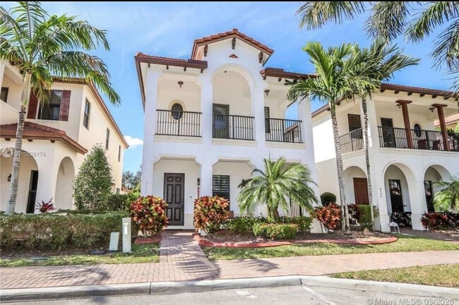 8362 NW 39th Ct in Pembroke Pines, FL - Building Photo - Building Photo