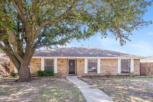 1510 Wood Creek Dr in Flower Mound, TX - Building Photo