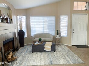 1077 W Olive Ave in Gilbert, AZ - Building Photo - Building Photo