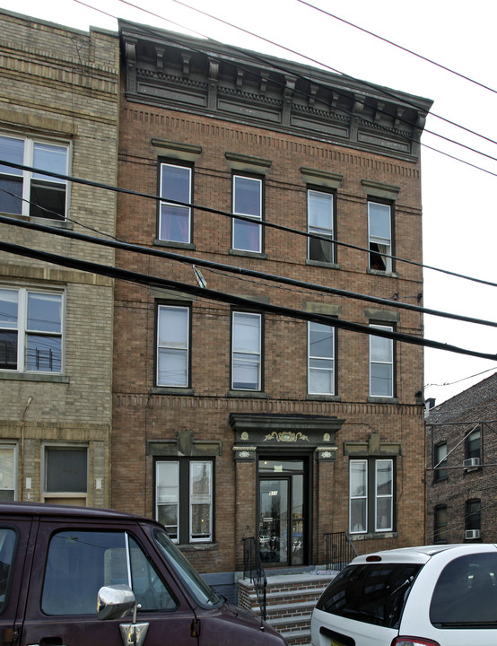 511 51st St in West New York, NJ - Building Photo