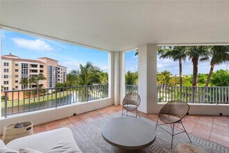 705 Crandon Blvd in Key Biscayne, FL - Building Photo - Building Photo