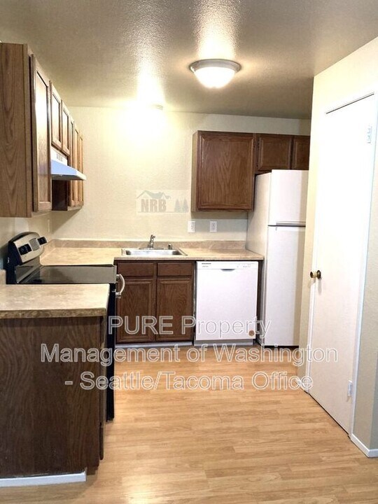 1812 I St NE in Auburn, WA - Building Photo