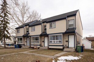 18 Radcliffe Cres SE in Calgary, AB - Building Photo