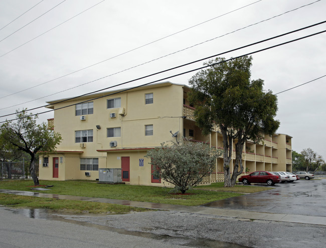 Cutlerwood Apartments in Miami, FL - Building Photo - Building Photo