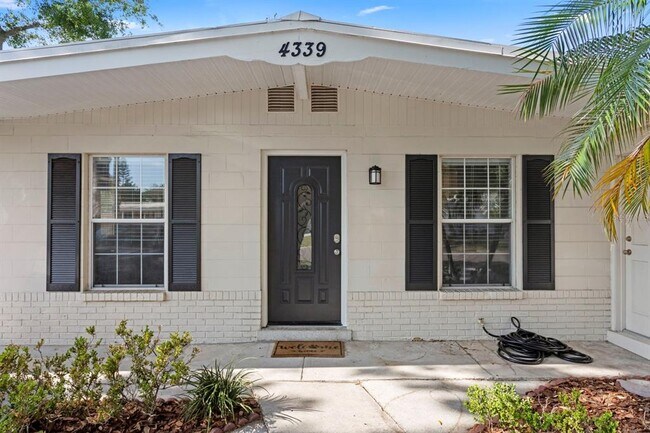 4339 Wallace Cir in Tampa, FL - Building Photo - Building Photo