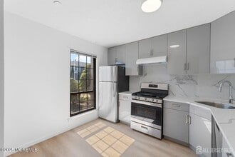 467 Andover Pl in East Brunswick, NJ - Building Photo - Building Photo