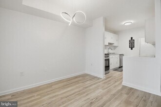5250 Valley Forge Dr in Alexandria, VA - Building Photo - Building Photo