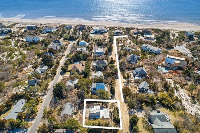 53 Clinton Academy Ln in Amagansett, NY - Building Photo - Building Photo