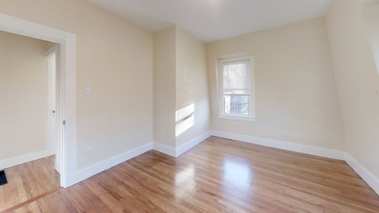 413 Washington St, Unit 3 in Cambridge, MA - Building Photo