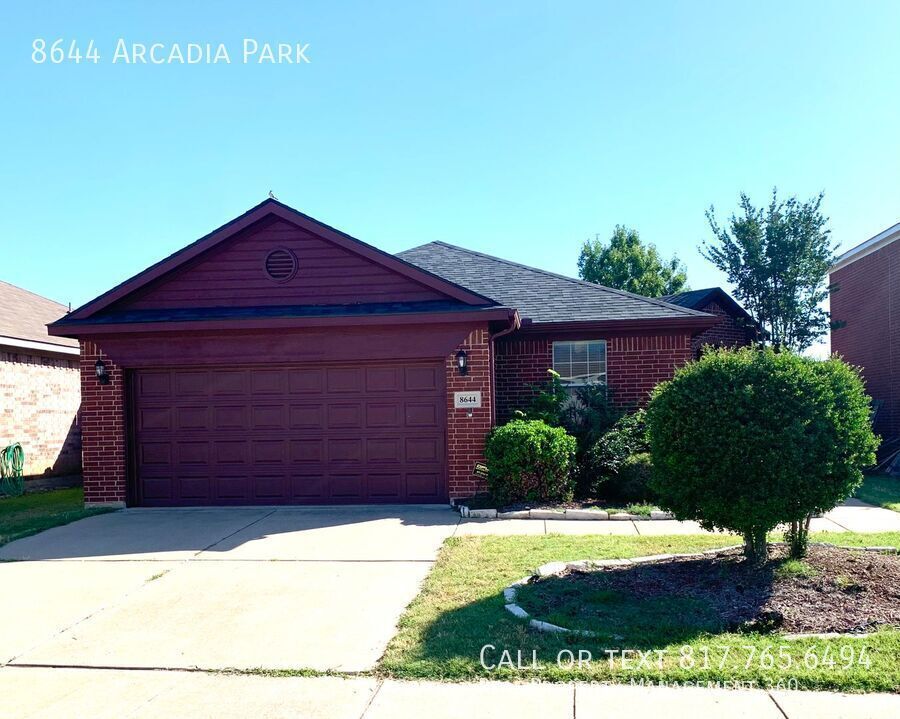 8644 Arcadia Park Dr in Fort Worth, TX - Building Photo