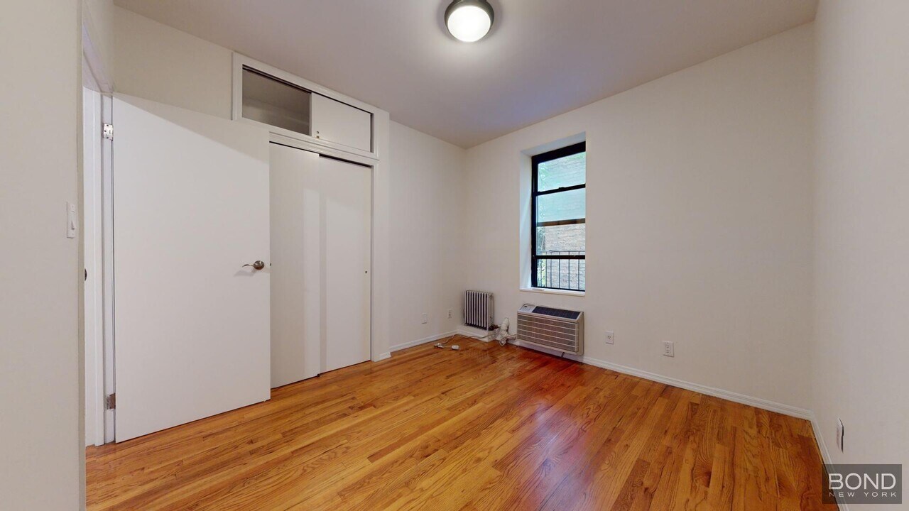 240 Waverly Pl in New York, NY - Building Photo