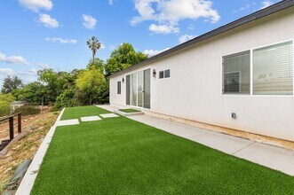 5350 W Falls View Dr in San Diego, CA - Building Photo - Building Photo