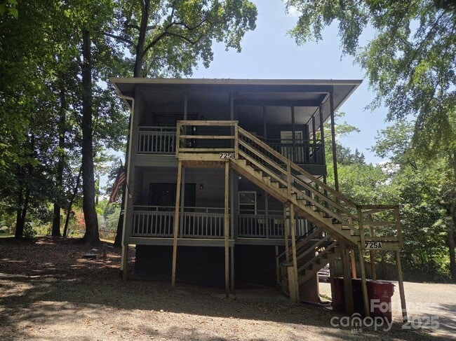 property at 725 N Main St
