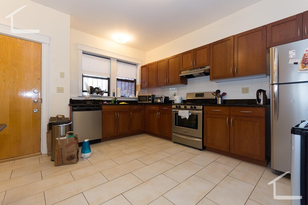 76 Quint Ave, Unit 9 in Boston, MA - Building Photo