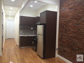 148 Grove St-Unit -1L in Brooklyn, NY - Building Photo - Building Photo