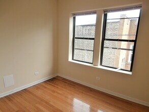 4747 N Troy St, Unit 3W in Chicago, IL - Building Photo - Building Photo