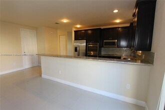 9941 NW 86th Ter in Doral, FL - Building Photo - Building Photo