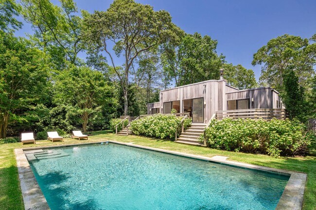256 Town Ln in Amagansett, NY - Building Photo - Building Photo