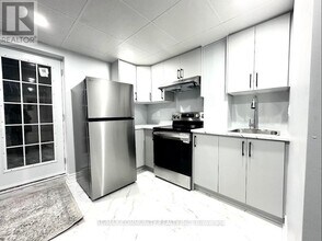 54 Whitewater St in Whitby, ON - Building Photo - Building Photo