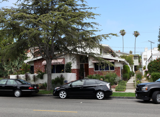 825 16th St in Santa Monica, CA - Building Photo - Building Photo