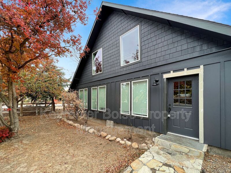 5600 N Pierce Park Ln in Boise, ID - Building Photo