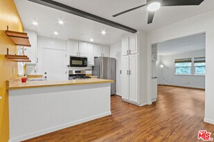 3621 Kalsman Dr in Los Angeles, CA - Building Photo