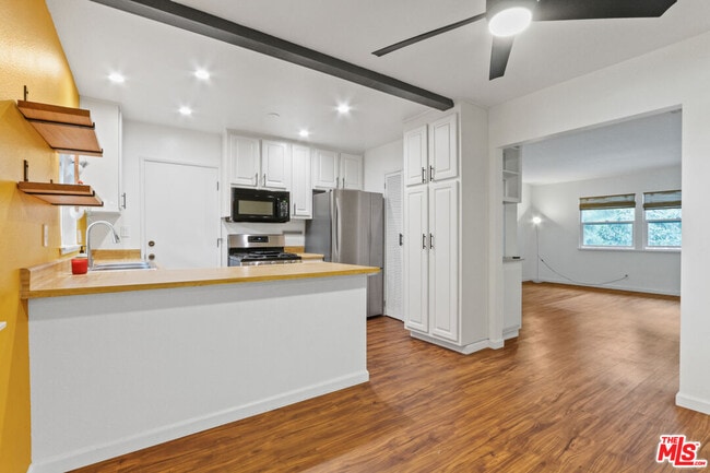 property at 3621 Kalsman Dr