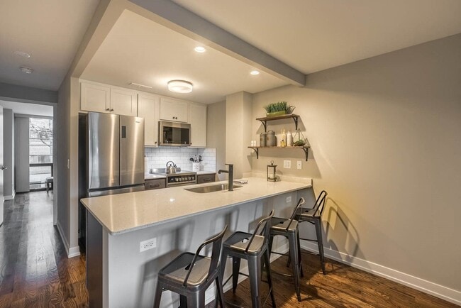 5940 N Sheridan Rd, Unit 301, in Chicago, IL - Building Photo - Building Photo