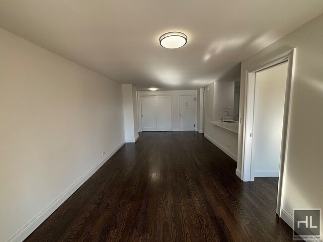 East 82nd Street in New York, NY - Building Photo - Building Photo