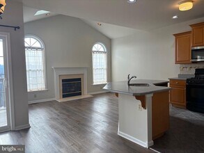 17 Lincoln Dr in Downingtown, PA - Building Photo - Building Photo