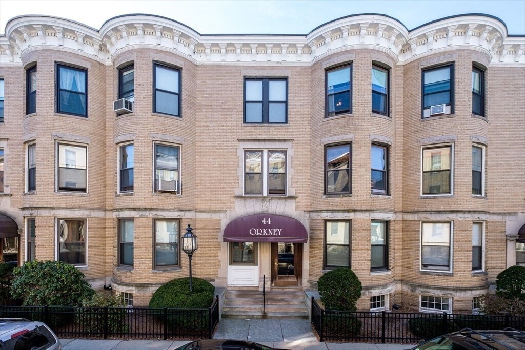 44 Orkney Rd in Boston, MA - Building Photo