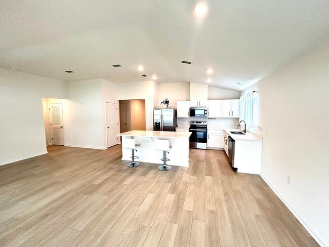 1046 Panther Lk Pkwy