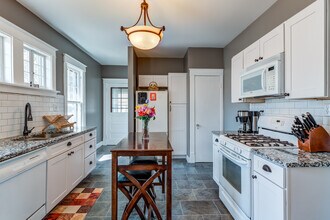2825 Burgess Ave in Maplewood, MO - Foto de edificio - Building Photo