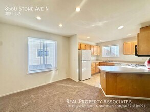 8560 Stone Ave N in Seattle, WA - Building Photo - Building Photo
