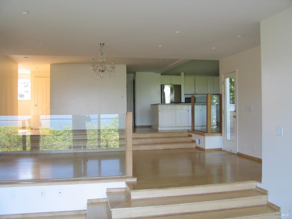 230 Diviso St in Tiburon, CA - Building Photo