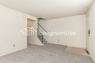 8040 Mt Everest St in Huber Heights, OH - Building Photo - Building Photo