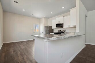 15858 Berry Hl Dr in Conroe, TX - Building Photo - Building Photo