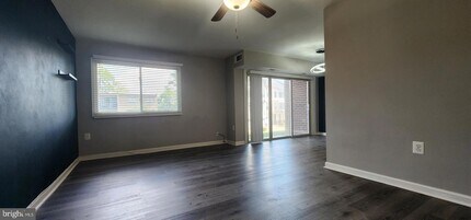 12705 Dara Dr, Unit T-2 in Woodbridge, VA - Building Photo - Building Photo