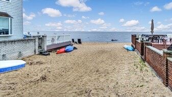 11 Nova Ave in Bayville, NY - Building Photo