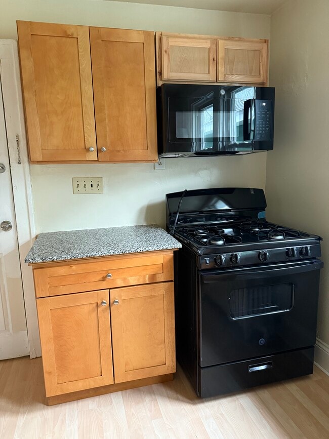 258 S Allen St, Unit 258 S.Allen 2nd fl