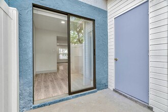 Temple Crest Townhomes in Tampa, FL - Building Photo - Building Photo