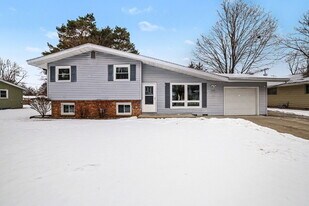 3317 Dawn Dr in Midland, MI - Building Photo