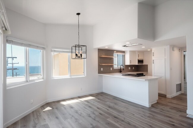 215 Moonstone St in Manhattan Beach, CA - Building Photo - Building Photo